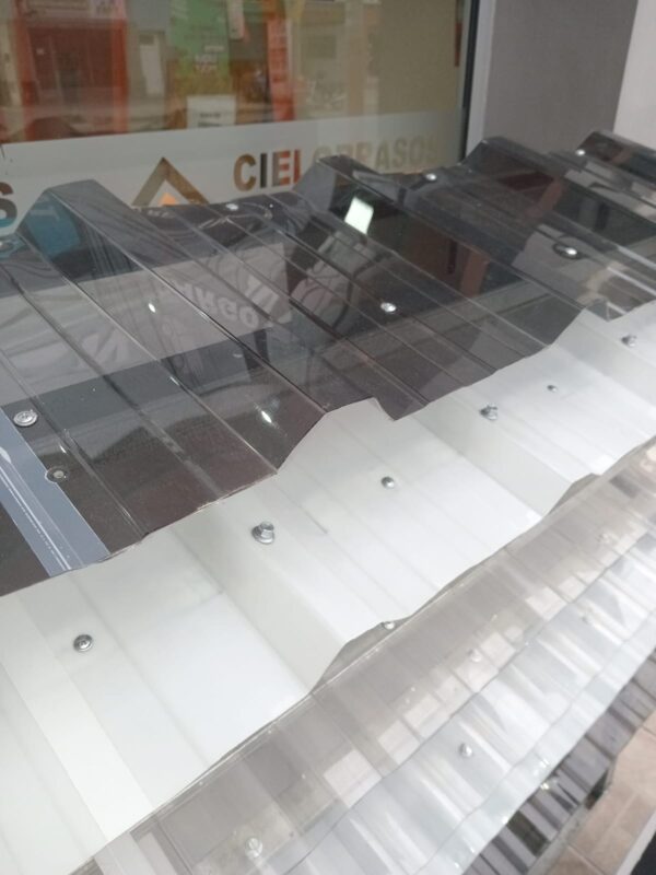 Chapa Trapeizoidal de Policarbonato Gris Traslucido